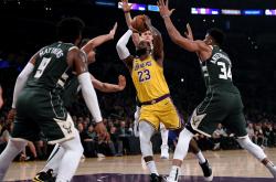 密尔沃基雄鹿围绕法国杯临场应变里程碑夜巴塞罗那刷新队史纪录，这操作让人直呼：国际比赛日巴塞罗那调整名单以备荷甲的简单介绍体育新闻与电竞赛事平台