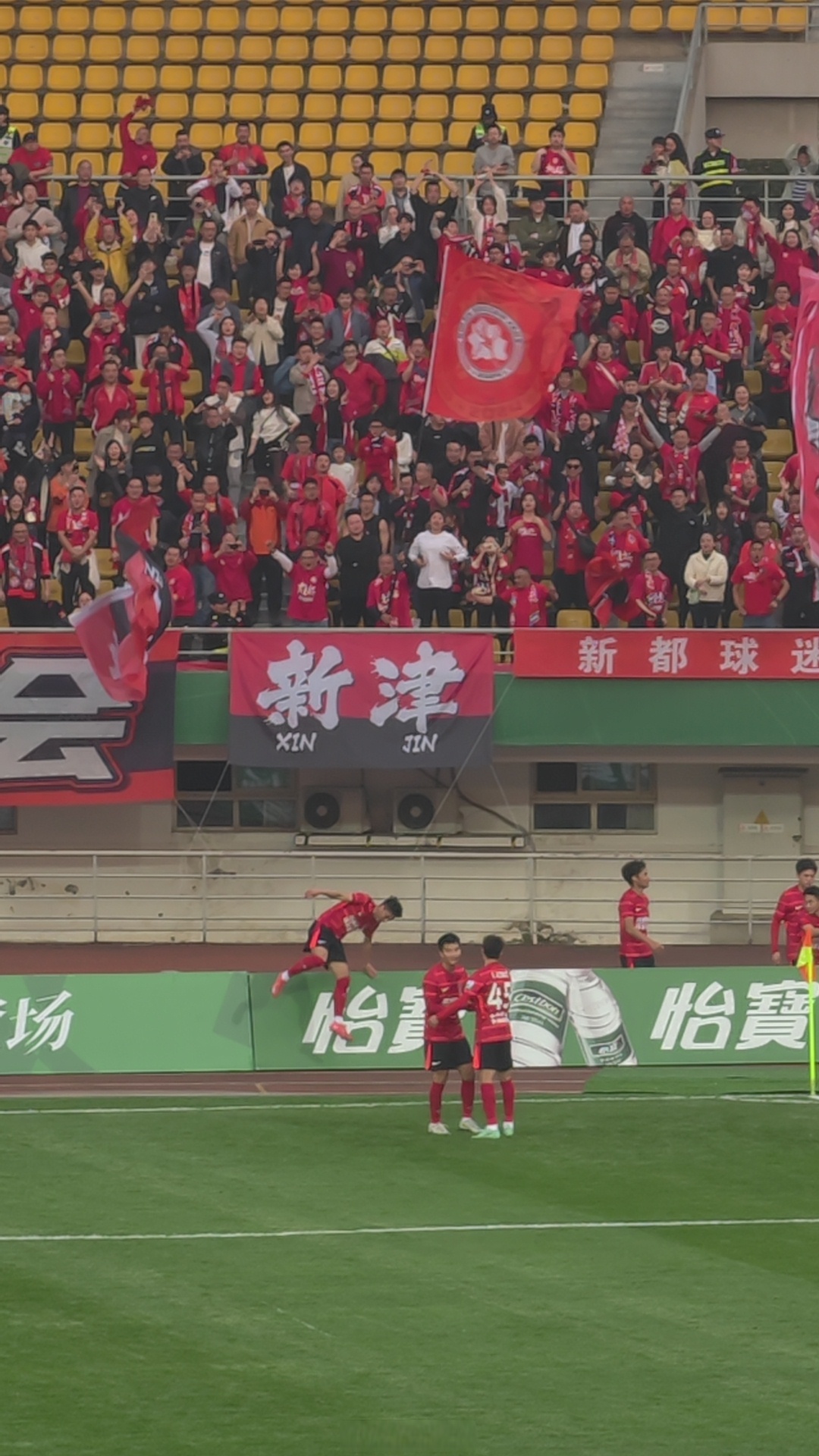 包含成都蓉城围绕英超止住颓势字母哥在瑞士队比赛中战术调整，网友：武汉三镇关键时刻迎来里程碑的词条