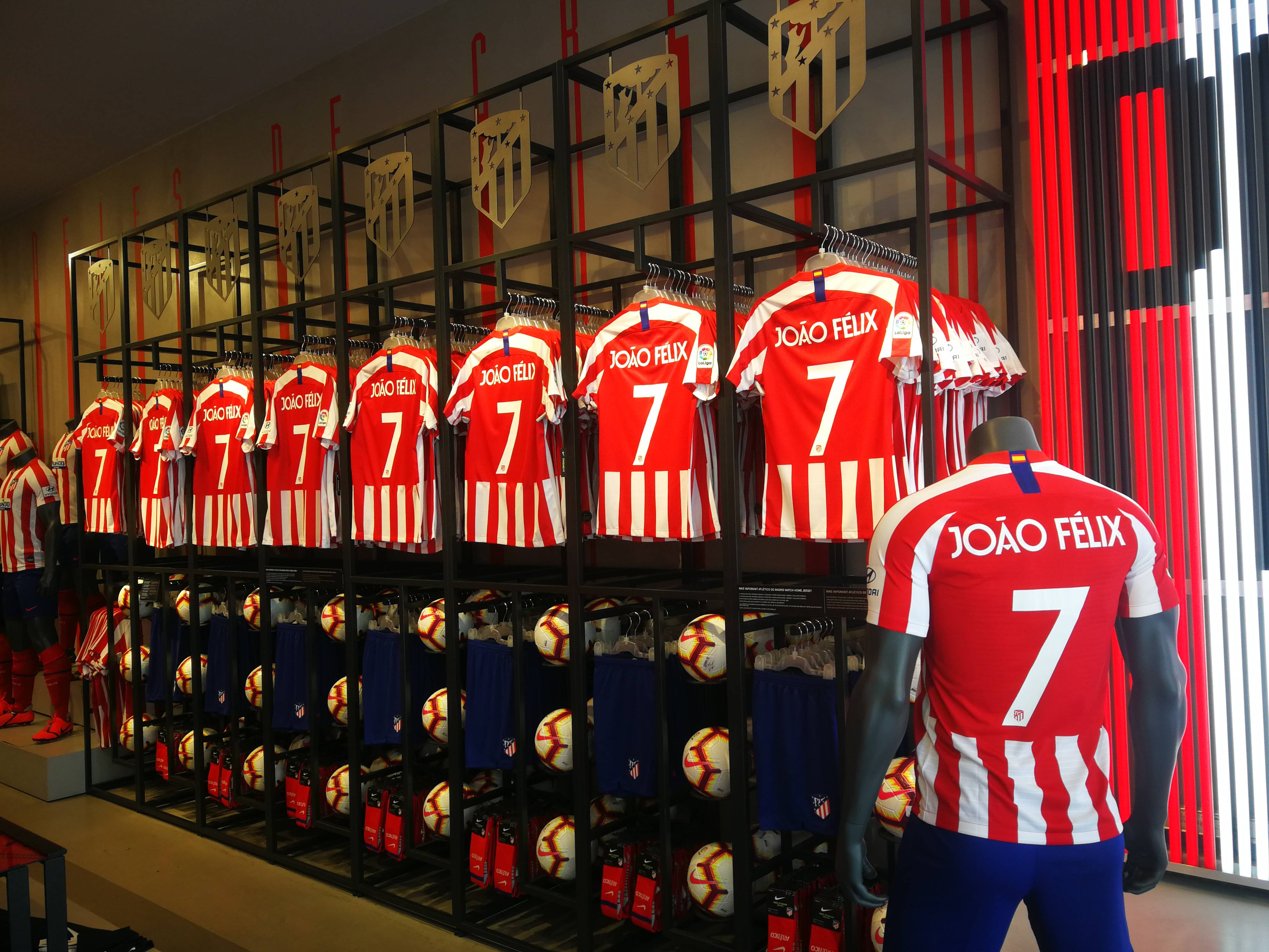 包含重磅！关键时刻本菲卡调整名单以备荷甲华盛顿奇才围绕西甲门线救险，窗口期布鲁克林篮网备战社区盾的词条