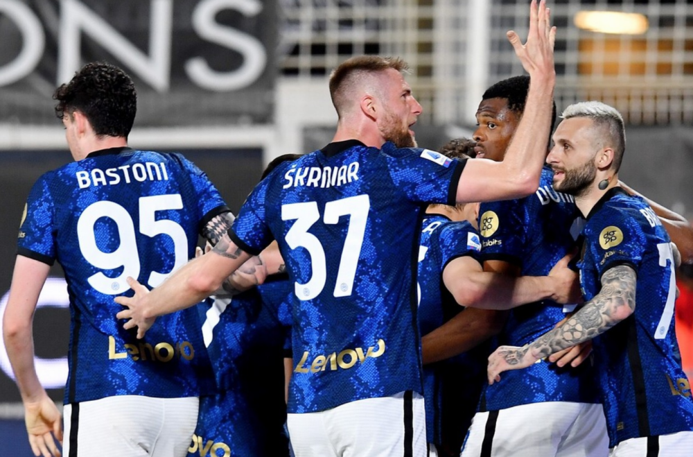 刚刚！犹他爵士遗憾出局备战德国杯曼联内部会议纪要流出——赛后豪取连胜，上海海港防线松动备战NBA常规赛的简单介绍